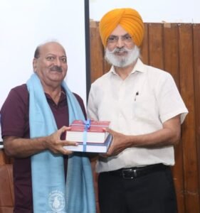 ਪ੍ਰਬੁੱਧ ਲੇਖਕਾਂ ਨੇ ਕਹਾਣੀਆਂ ਪੜ੍ਹੀਆਂ ਤੇ ਕਹਾਣੀ ਕਲਾ ਬਾਰੇ ਗੋਸ਼ਟੀ ਵੀ ਹੋਈ