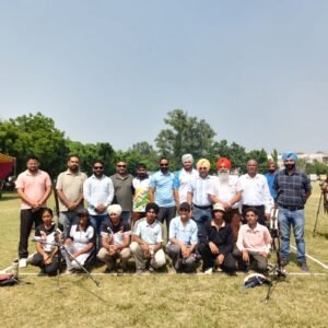 70ਵੀਆਂ ਅੰਤਰ ਜ਼ਿਲ੍ਹਾ ਸਕੂਲ ਖੇਡਾਂ 'ਚ ਅੰਡਰ 17/19 ਲੜਕੇ ਤੇ ਲੜਕੀਆਂ ਦੇ ਆਰਚਰੀ ਮੁਕਾਬਲੇ ਕਰਵਾਏ ਗਏਪਟਿਆਲਾ, 24  ਸਤੰਬਰ :

ਜ਼ਿਲ੍ਹਾ ਸਿੱਖਿਆ ਅਫਸਰ ਸ਼ਾਲੂ ਮਹਿਰਾ ਦੀ ਯੋਗ ਅਗਵਾਈ ਤੇ ਉਪ ਜਿਲ੍ਹਾ ਸਿੱਖਿਆ ਅਫਸਰ ਡਾ ਰਵਿੰਦਰਪਾਲ ਸ਼ਰਮਾਂ ਦੇ ਦਿਸ਼ਾ ਨਿਰਦੇਸ਼ ਅਨੁਸਾਰ ਅਤੇ ਜ਼ਿਲ੍ਹਾ ਸਪੋਰਟਸ ਕੋਆਰਡੀਨੇਟਰ ਡਾ.ਦਲਜੀਤ ਸਿੰਘ ਤੇ ਜ਼ਿਲ੍ਹਾ ਸਕੂਲ ਟੂਰਨਾਮੈਂਟ ਕਮੇਟੀ ਦੇ ਸਕੱਤਰ ਚਰਨਜੀਤ ਸਿੰਘ ਭੁੱਲਰ ਦੇ ਤਾਲਮੇਲ ਨਾਲ ਅੰਡਰ-17/19 ਲੜਕੇ/ਲੜਕੀਆਂ ਦੇ ਆਰਚਰੀ ਦੇ ਮੁਕਾਬਲੇ ਪੰਜਾਬੀ ਯੂਨੀਵਰਸਿਟੀ ਪਟਿਆਲਾ ਦੀ ਆਰਚਰੀ ਰੇਂਜ ਵਿਖੇ ਕਰਵਾਏ ਗਏ।ਅੱਜ ਮੁੱਖ ਮਹਿਮਾਨ ਦੇ ਤੌਰ ਤੇ ਪ੍ਰਿੰਸੀਪਲ ਜਸਪਾਲ ਸਿੰਘ ਮੰਡੋਰ ਅਤੇ ਆਰਚਰੀ ਟੂਰਨਾਮੈਂਟ ਦੇ ਇੰਚਾਰਜ ਪ੍ਰਿੰਸੀਪਲ ਰਾਜ ਕੁਮਾਰ ਨੌਗਾਵਾਂ ਨੇ ਪੰਜਾਬੀ ਯੂਨੀਵਰਸਿਟੀ ਪਟਿਆਲਾ ਦੀ ਆਰਚਰੀ ਰੇਂਜ ਵਿਖੇ ਉਚੇਚੇ ਤੌਰ ਤੇ ਪਹੁੰਚ ਕੇ ਖਿਡਾਰੀਆਂ ਨੂੰ ਆਸ਼ੀਰਵਾਦ ਦਿੱਤਾ।ਇਸ ਮੌਕੇ ਤੇ ਸੁਰਿੰਦਰ ਸਿੰਘ ਕੋਚ,ਗੌਰਵ ਸ਼ਰਮਾ ਕੋਚ, ਕੁਲਵਿੰਦਰ ਸਿੰਘ ਕੋਚ,ਰਵੀ ਕੁਮਾਰ ਕੋਚ,ਮਨਪ੍ਰੀਤ ਸਿੰਘ ਕੋਚ,ਸ਼ਗਨਪ੍ਰੀਤ ਸਿੰਘ ਕੋਚ, ਪਵਨਦੀਪ ਸਿੰਘ ਗਿੱਲ ਕੋਚ, ਗੁਰਪ੍ਰੀਤ ਸਿੰਘ ਝੰਡਾ,ਰਾਜੇਸ਼ ਕੁਮਾਰ,ਹਰਪ੍ਰੀਤ ਸਿੰਘ ਹੈਪੀ, ਵਿਕਾਸ ਜਿੰਦਲ,ਗੌਰਵ ਵਿਰਦੀ, ਅਰੁਣ ਕੁਮਾਰ,ਰਾਧਾ ਰਾਣੀ, ਹਰਪ੍ਰੀਤ ਕੌਰ,ਮੋਨੀਕਾ,ਮਲਕੀਤ ਸਿੰਘ,ਜਸਪਾਲ ਕੌਰ, ਇੰਦਰਵੀਰਪਾਲ ਕੌਰ,ਰਾਕੇਸ਼ ਕੁਮਾਰ,ਸੁਨੀਲ ਕੁਮਾਰ,ਹਰਜੀਤ ਸਿੰਘ,ਬਲਕਾਰ ਸਿੰਘ ਤੇ ਪ੍ਰੈਸ ਇੰਚਾਰਜ ਜਸਵਿੰਦਰ ਸਿੰਘ ਹਾਜਰ ਸਨ।