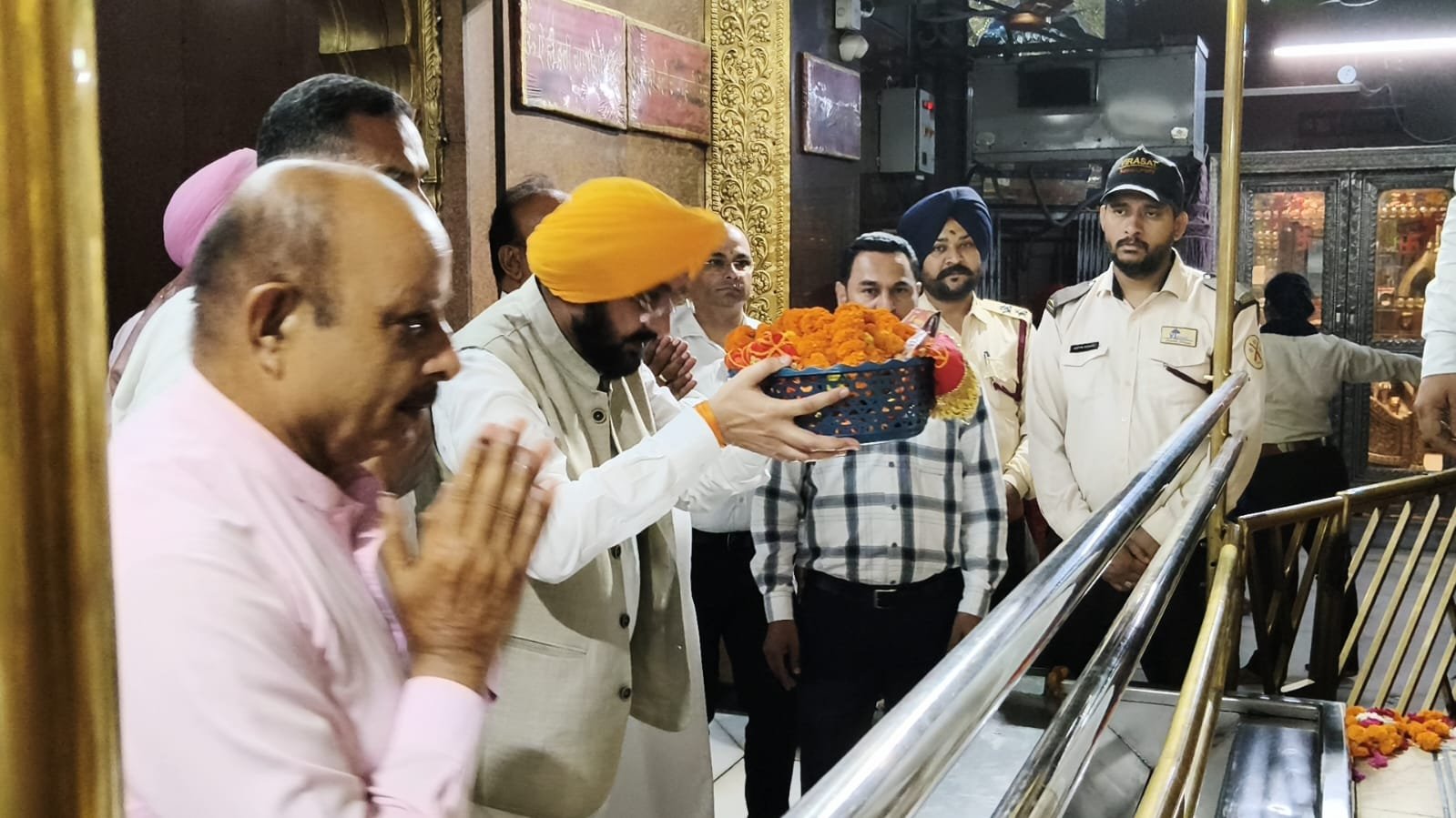 ਪ੍ਰਾਚੀਨ ਸ਼੍ਰੀ ਕਾਲੀ ਮਾਤਾ ਮੰਦਿਰ ਦੇ ਨਵ-ਨਿਰਮਾਣ ਕਾਰਜਾਂ ਦਾ ਕੈਬਨਿਟ ਮੰਤਰੀ ਤਰੁਣਪ੍ਰੀਤ ਸਿੰਘ ਸੌਂਦ ਨੇ ਲਿਆ ਜਾਇਜ਼ਾ