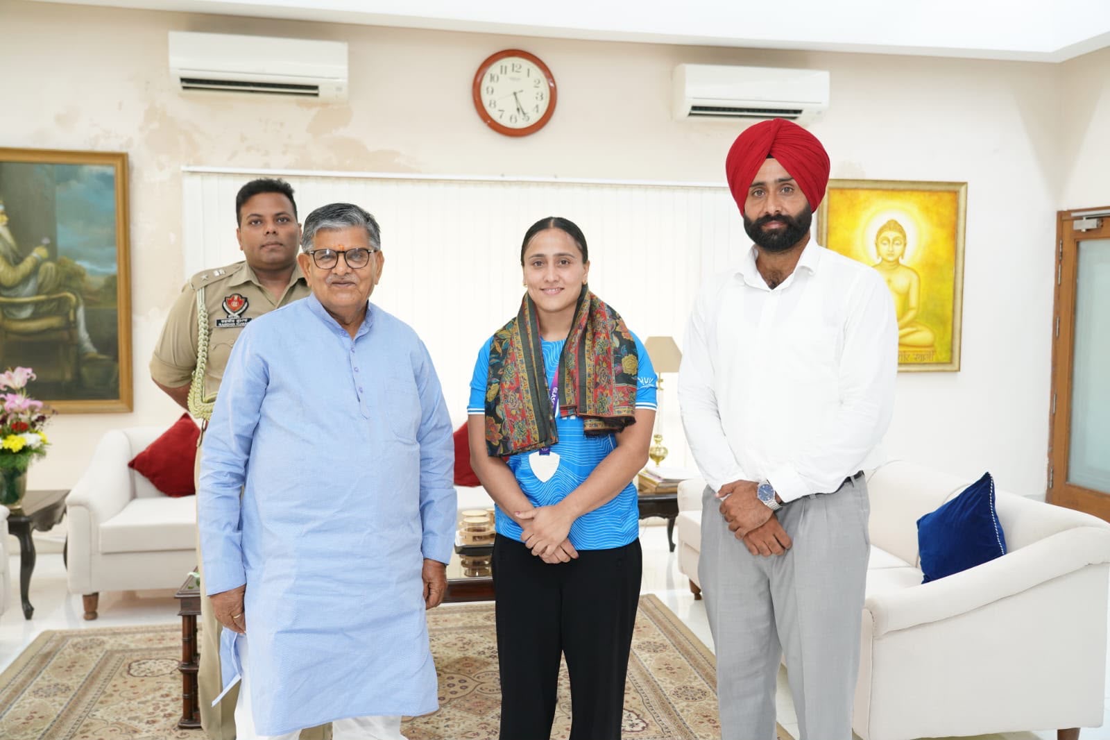 ਪੰਜਾਬ ਦੇ ਰਾਜਪਾਲ ਗੁਲਾਬ ਚੰਦ ਕਟਾਰੀਆ ਵੱਲੋਂ ਰਾਸ਼ਟਰਮੰਡਲ ਖੇਡਾਂ-2026 ਦੀ ਚਾਂਦੀ ਤਗਮਾ ਜੇਤੂ ਹਰਜਿੰਦਰ ਕੌਰ ਦਾ ਸਨਮਾਨ