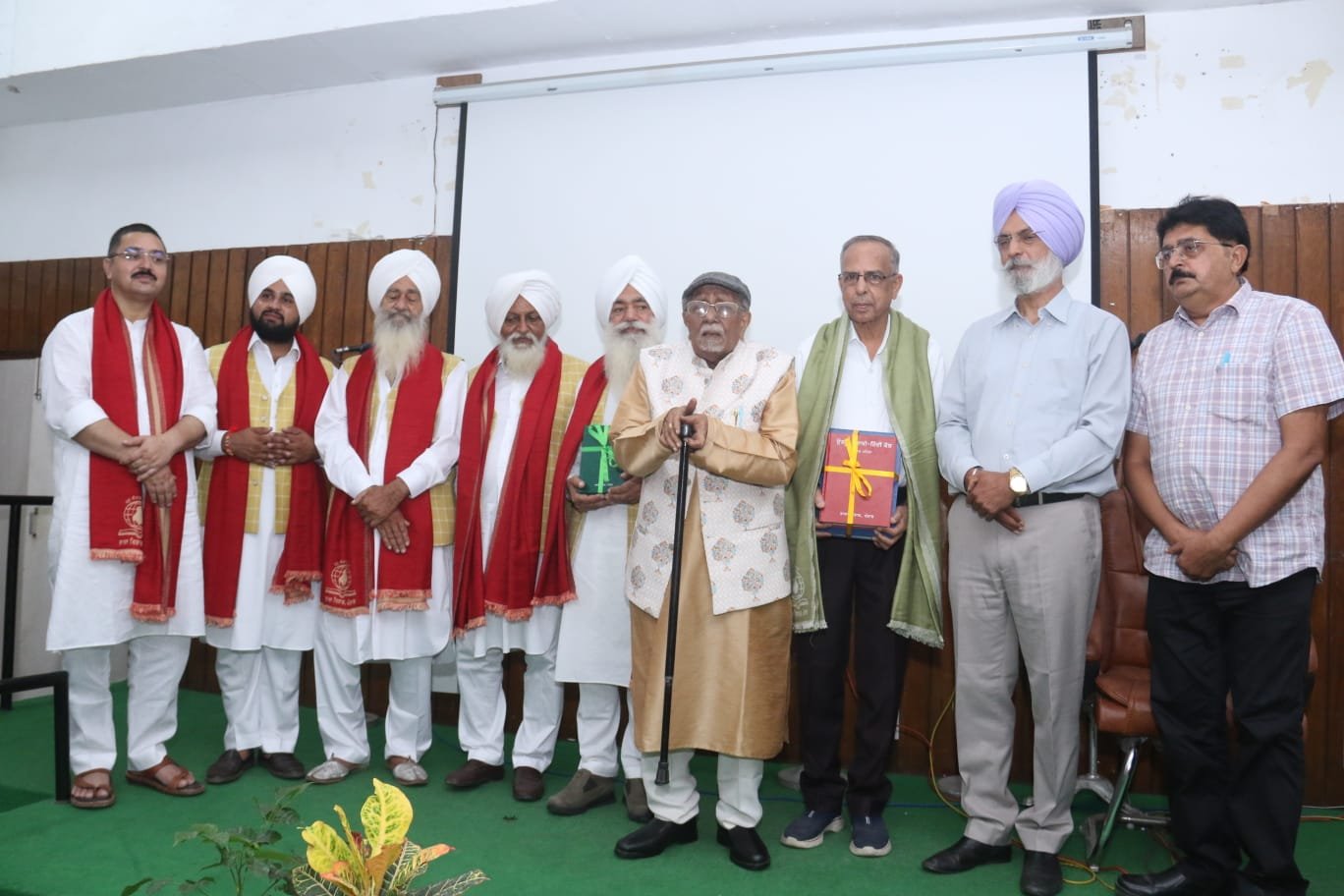 ਪੰਜਾਬੀ ਖਿੱਤਾ ਬਹੁਤ ਸਾਰੀਆਂ ਭਾਸ਼ਾਵਾਂ ਦਾ ਪੰਘੂੜਾ- ਜਸਵੰਤ ਸਿੰਘ ਜ਼ਫ਼ਰ