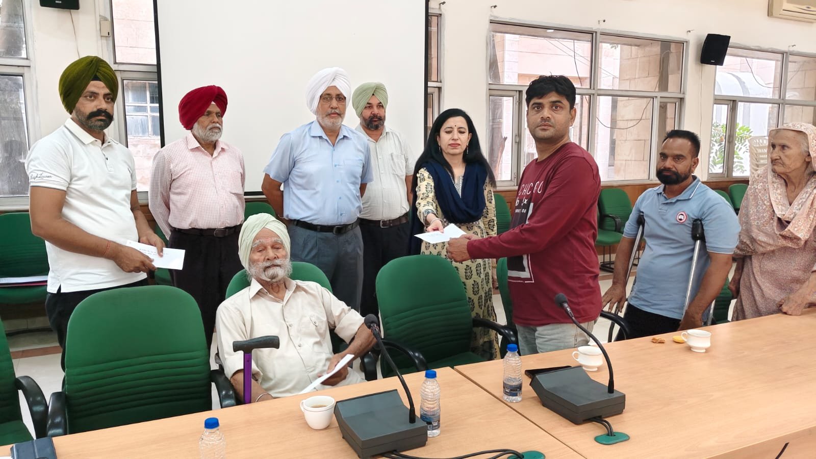 ਸਾਬਕਾ ਸੈਨਿਕਾਂ ਦੀਆਂ ਸਮੱਸਿਆਵਾਂ ਦਾ ਪਹਿਲ ਦੇ ਆਧਾਰ 'ਤੇ ਹੱਲ ਕਰਨ ਦੇ ਏਡੀਸੀ ਦੇ ਨਿਰਦੇਸ਼