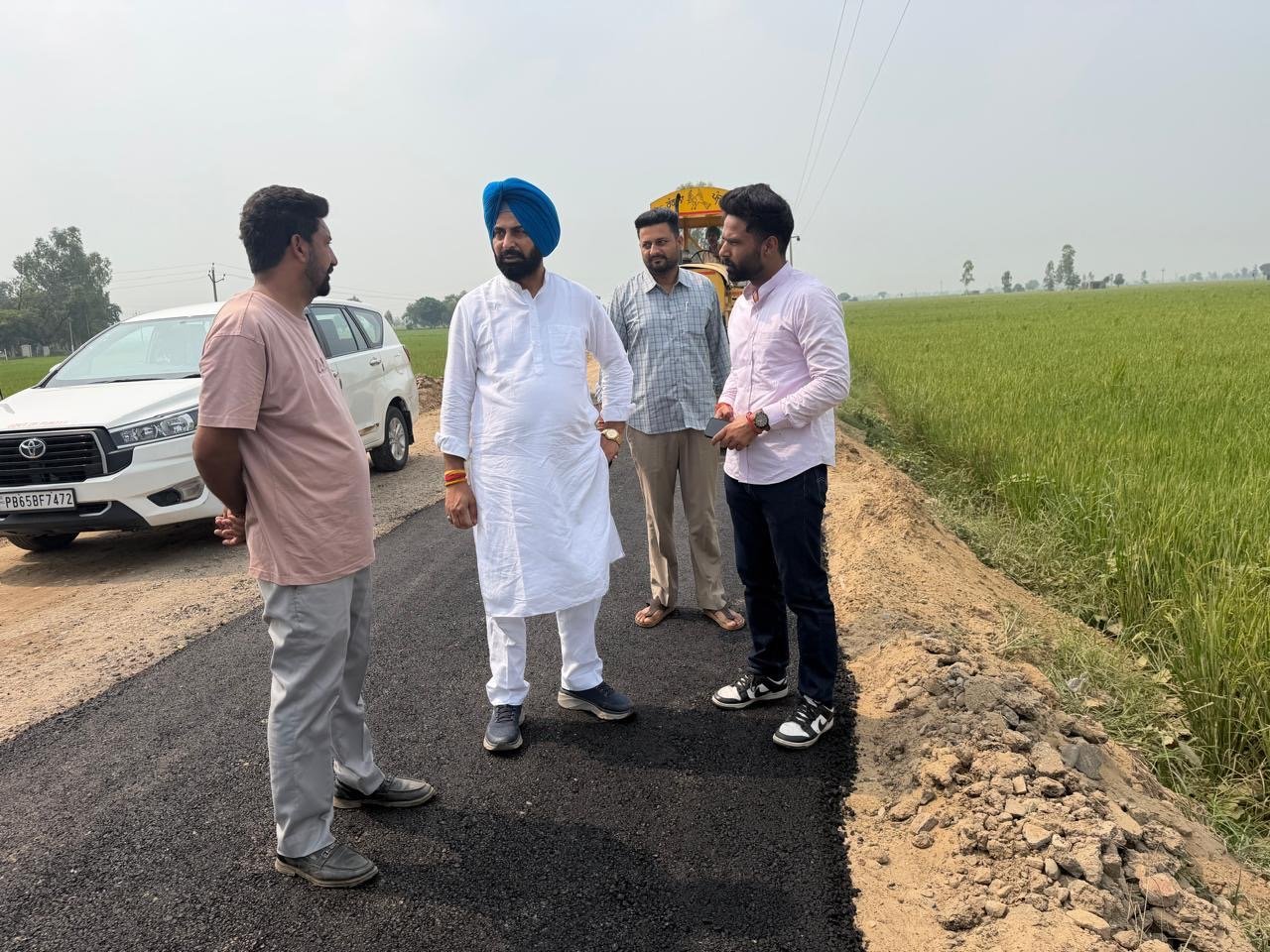 ਵਿਧਾਇਕ ਵੱਲੋਂ ਡੇਰਾ ਬਾਬੂਆਂ ਤੋਂ ਚਿੱਚੜਵਾਲ ਤੱਕ ਬਣ ਰਹੀ ਸੜਕ ਦਾ ਦੌਰਾ