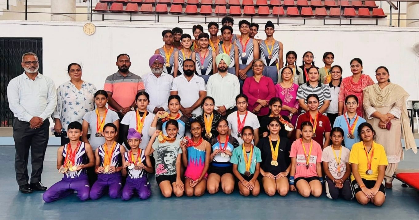 70ਵੀਆਂ ਜ਼ਿਲ੍ਹਾ ਸਕੂਲ ਖੇਡਾਂ 'ਚ ਲੜਕੇ/ਲੜਕੀਆਂ ਦੇ ਜਿਮਨਾਸਟਿਕਸ ਮੁਕਾਬਲੇ ਕਰਵਾਏ ਗਏ