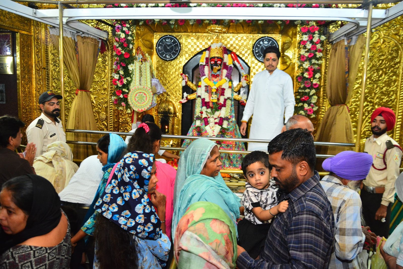 ਦੂਜੇ ਨਰਾਤੇ ਮੌਕੇ ਲਗਭਗ 60 ਹਜ਼ਾਰ ਸ਼ਰਧਾਲੂਆਂ ਨੇ ਮਾਤਾ ਸ੍ਰੀ ਕਾਲੀ ਦੇਵੀ ਮੰਦਰ ਵਿਖੇ ਮੱਥਾ ਟੇਕਿਆ