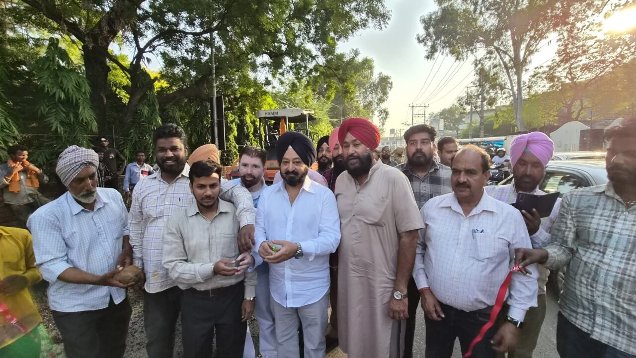 ਵਿਧਾਇਕ ਕੋਹਲੀ ਨੇ 50 ਲੱਖ ਰੁਪਏ ਦੀ ਲਾਗਤ ਨਾਲ ਬਣਨ ਵਾਲੀ ਸੜਕ ਦੇ ਨਿਰਮਾਣ ਕਾਰਜ ਦੀ ਕਰਵਾਈ ਸ਼ੁਰੂਆਤ