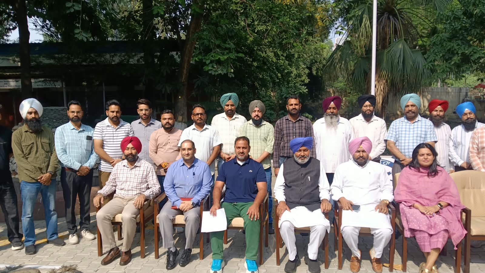 ਟਰਾਂਸਪੋਰਟ ਮੰਤਰੀ ਹਰਪਾਲ ਸਿੰਘ ਚੀਮਾ ਦੀ ਮੌਜੂਦਗੀ ਵਿੱਚ ਪੀਆਰਟੀਸੀ ਅਧਿਕਾਰੀਆਂ ਅਤੇ ਯੂਨੀਅਨਾਂ ਵਿਚਾਲੇ ਸਫ਼ਲ ਮੀਟਿੰਗ, ਮੁਲਾਜ਼ਮਾਂ ਵੱਲੋਂ ਹੜਤਾਲ ਖ਼ਤਮ ਦਾ ਐਲਾਨ