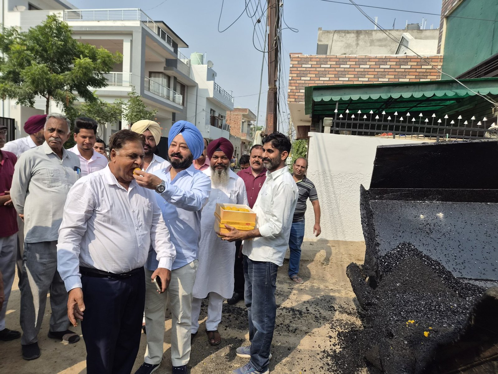 ਵਿਧਾਇਕ ਕੋਹਲੀ ਤੇ ਮੇਅਰ ਗੋਗੀਆ ਵਲੋਂ ਸੜਕ ਦੇ ਵਿਕਾਸ ਕਾਰਜਾਂ ਚ ਲਿਆਂਦੀ ਤੇਜੀ